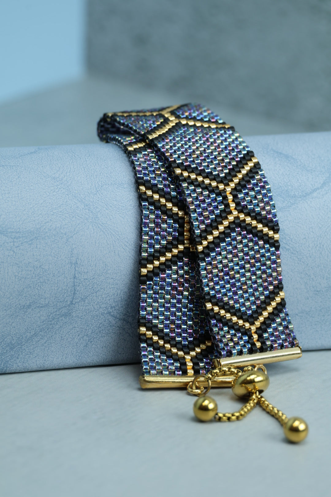 Gridline Iridescent beaded Bracelet