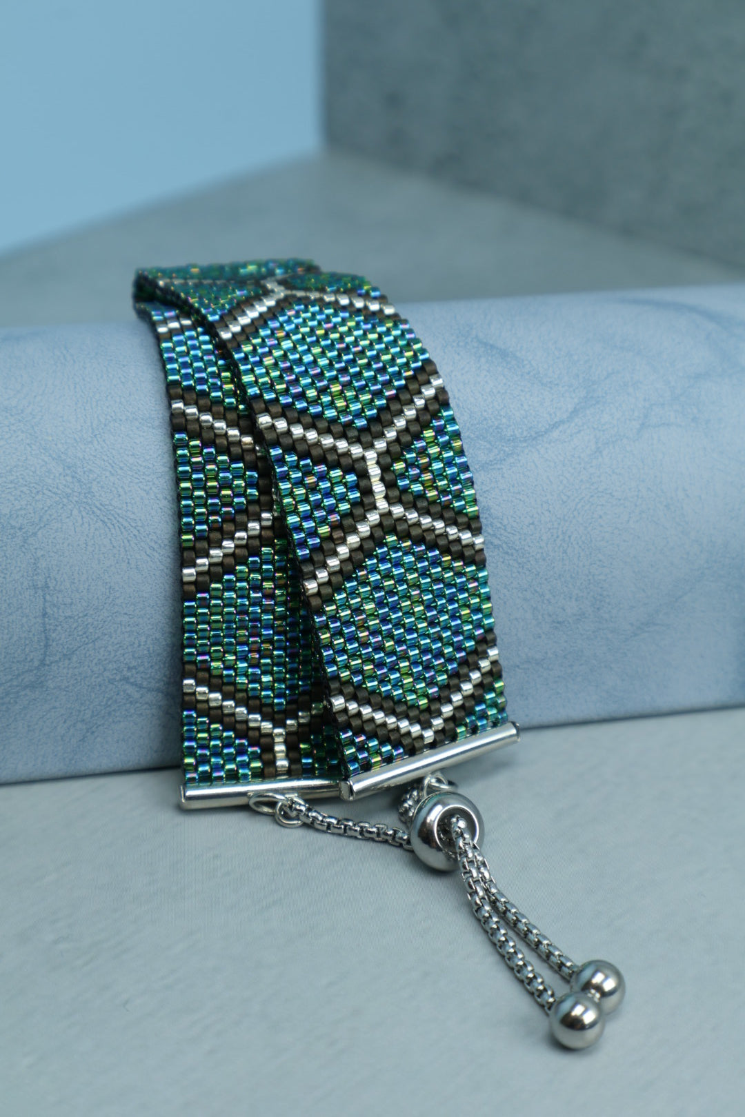 Gridline Iridescent beaded Bracelet