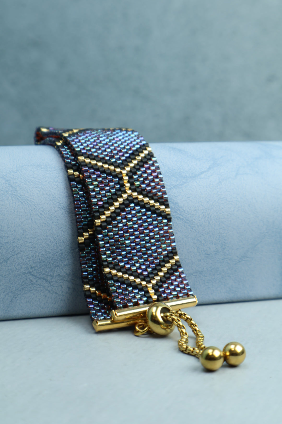 Gridline Iridescent beaded Bracelet
